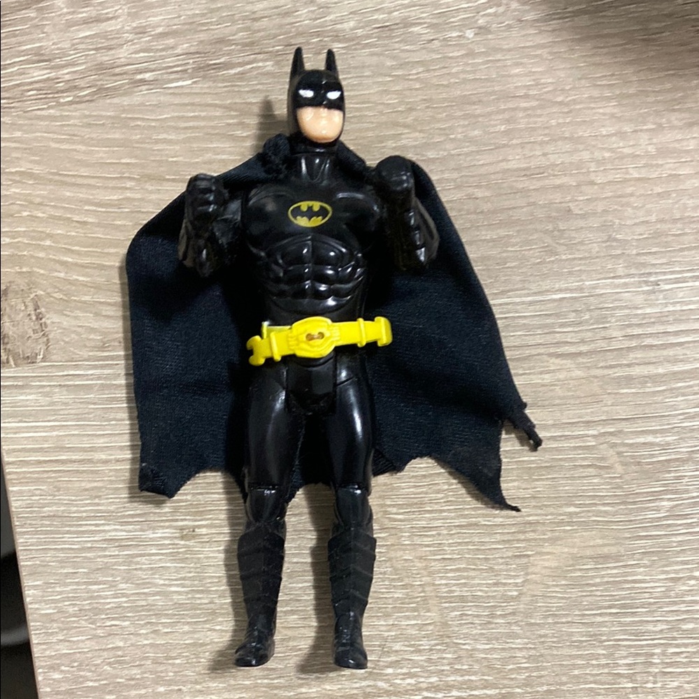 Vintage 1989 Toy Biz Batman 5" Action Figure with Working Bat Rope Belt